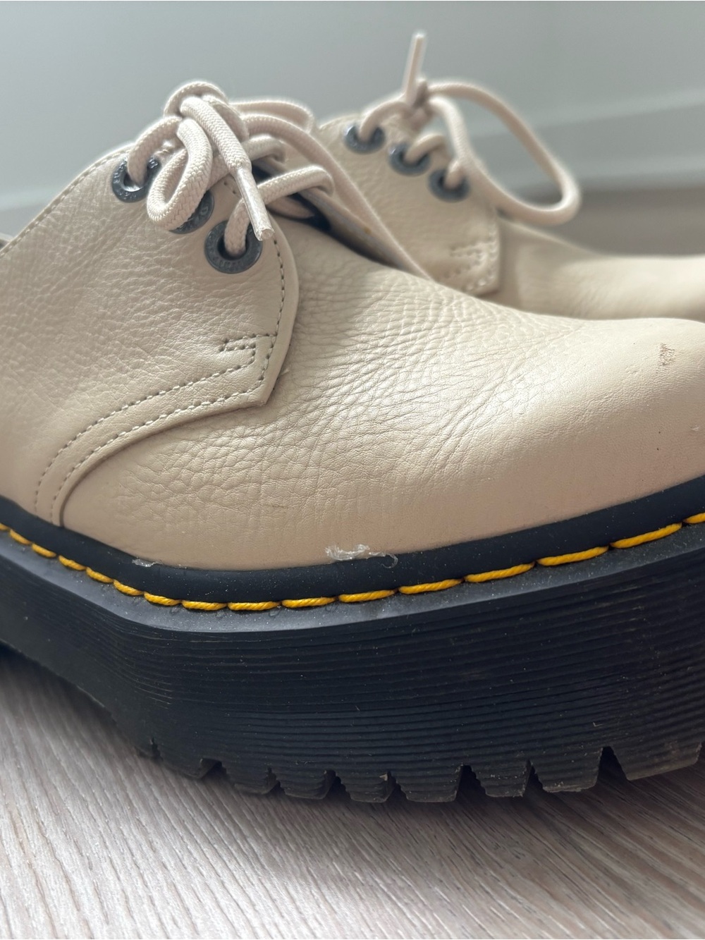 Dr. Doc Martens Cream Leather Platform Lace-Up Oxfords Men Size 6 Women Size 7